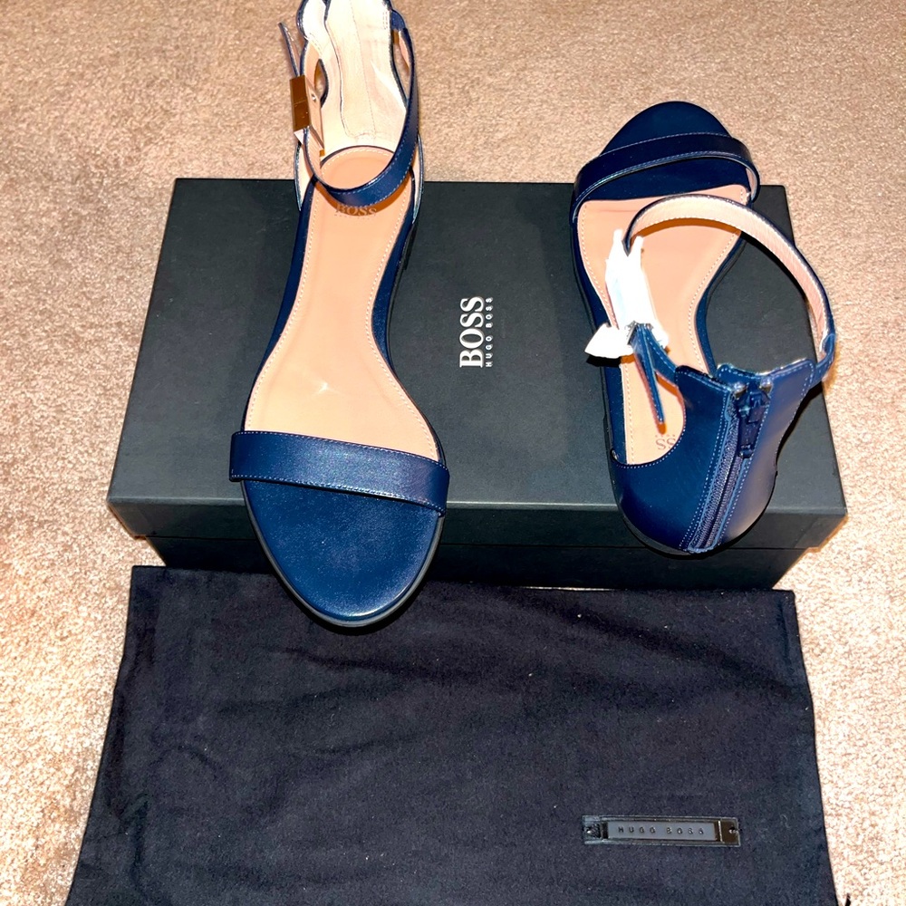 **NEW** Hugo Boss navy “Carine” flat sandal